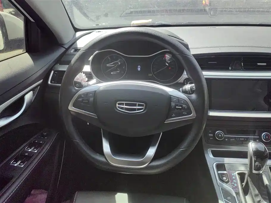 Geely Emgrand 2020 — фото 15