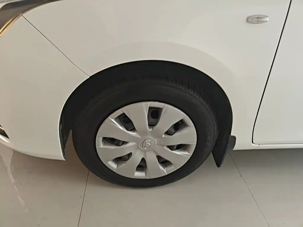 Toyota Yaris L 2017 — фото 23