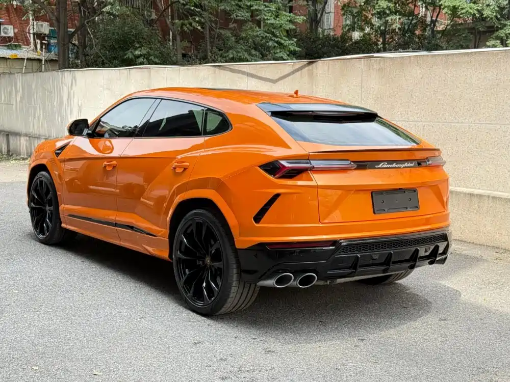 Lamborghini Urus 2023 — фото 32