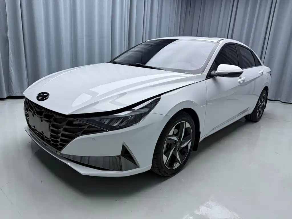 Hyundai Elantra 2022 — фото 1