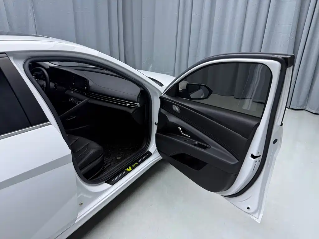 Hyundai Elantra 2022 — фото 13