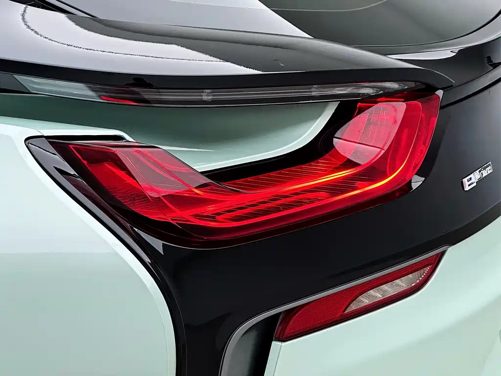BMW i8 2016 — фото 13