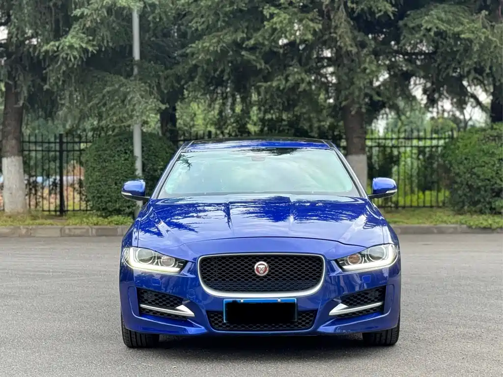 Jaguar XE 2017 — фото 2