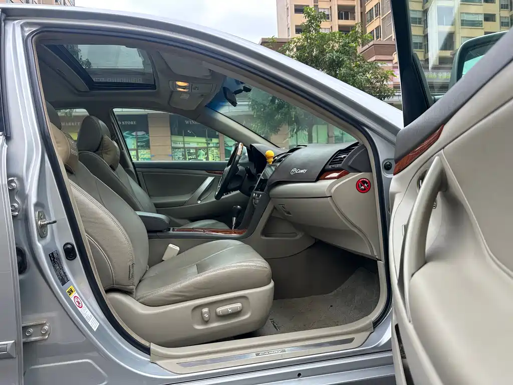 Toyota Camry 2008 — фото 10