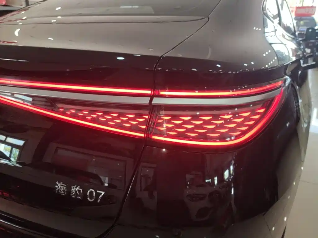 BYD Seal 07 DM-i 2025 — фото 8