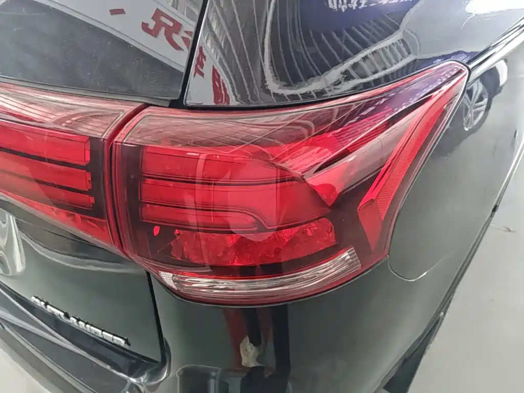 Mitsubishi Outlander 2017 — фото 24