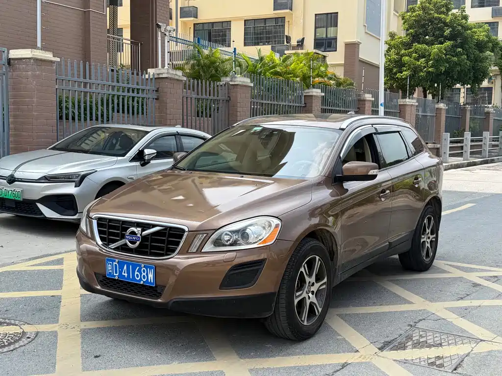 Volvo XC60 2012 — фото 1