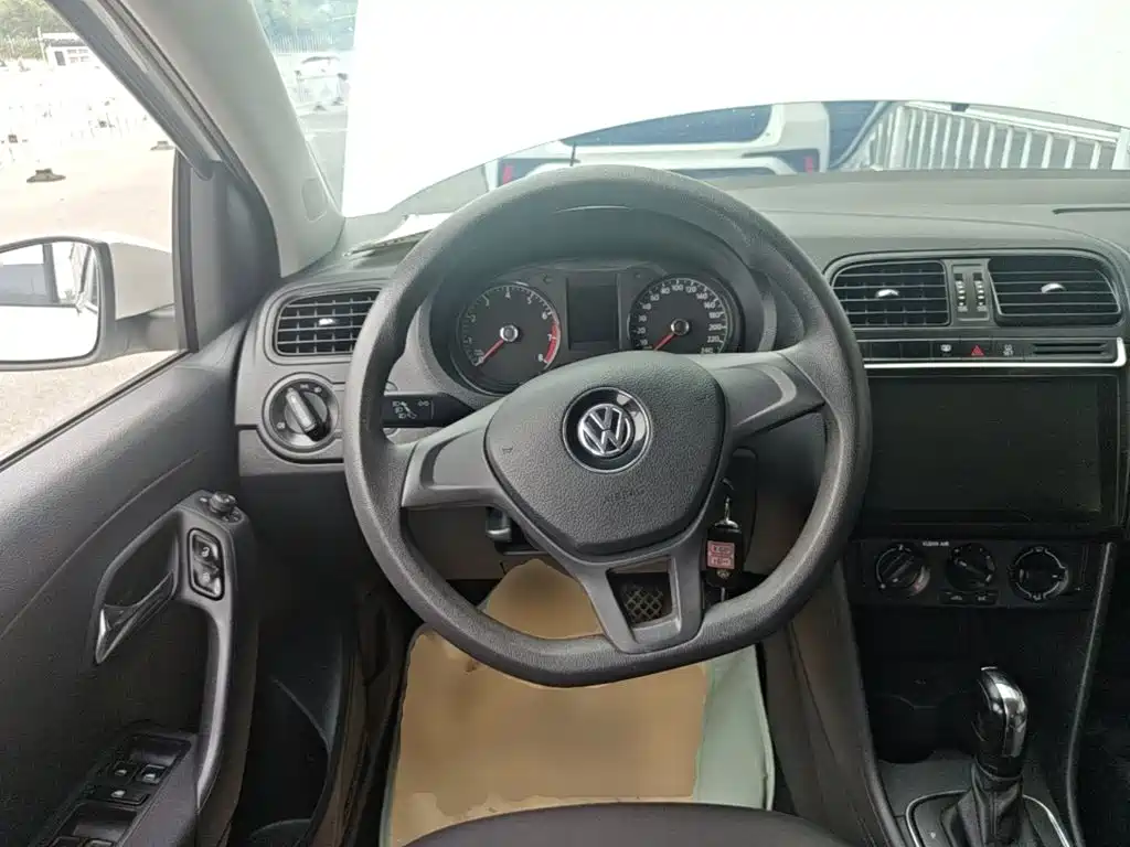 Volkswagen Polo 2018 — фото 11