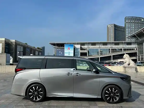 Toyota Alphard 2024