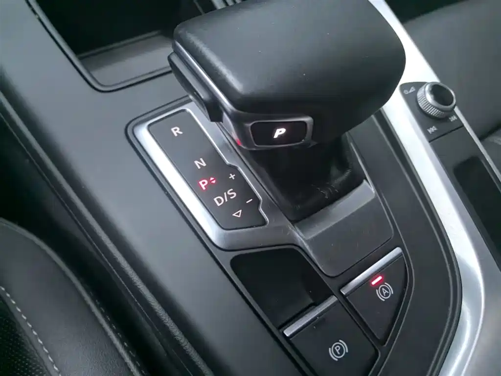 Audi A4L 2023 — фото 14