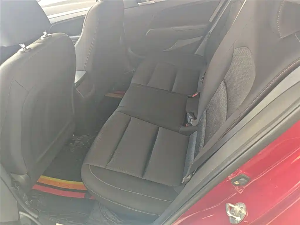 Hyundai Elantra 2019 — фото 17