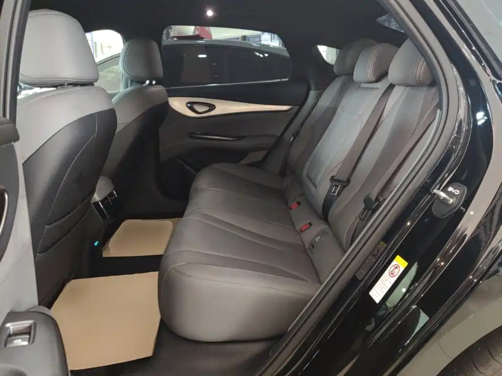 BYD Seal 07 DM-i 2025 — фото 17