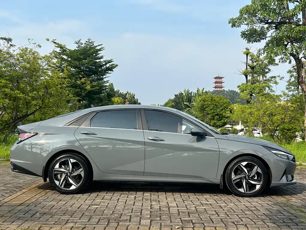 Hyundai Elantra 2023