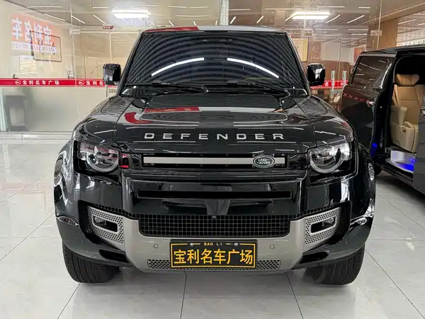 Land Rover Defender 2024