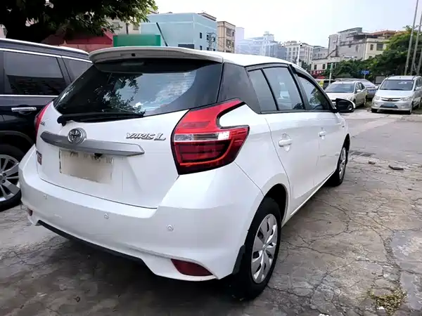 Toyota Yaris L 2021