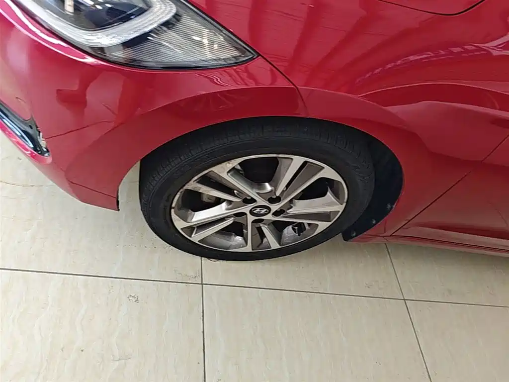 Hyundai Elantra 2019 — фото 23