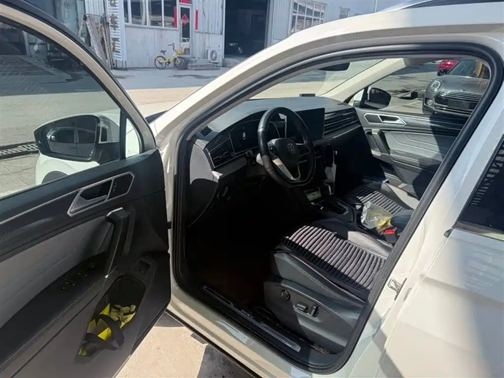 Volkswagen Tiguan L PHEV 2021