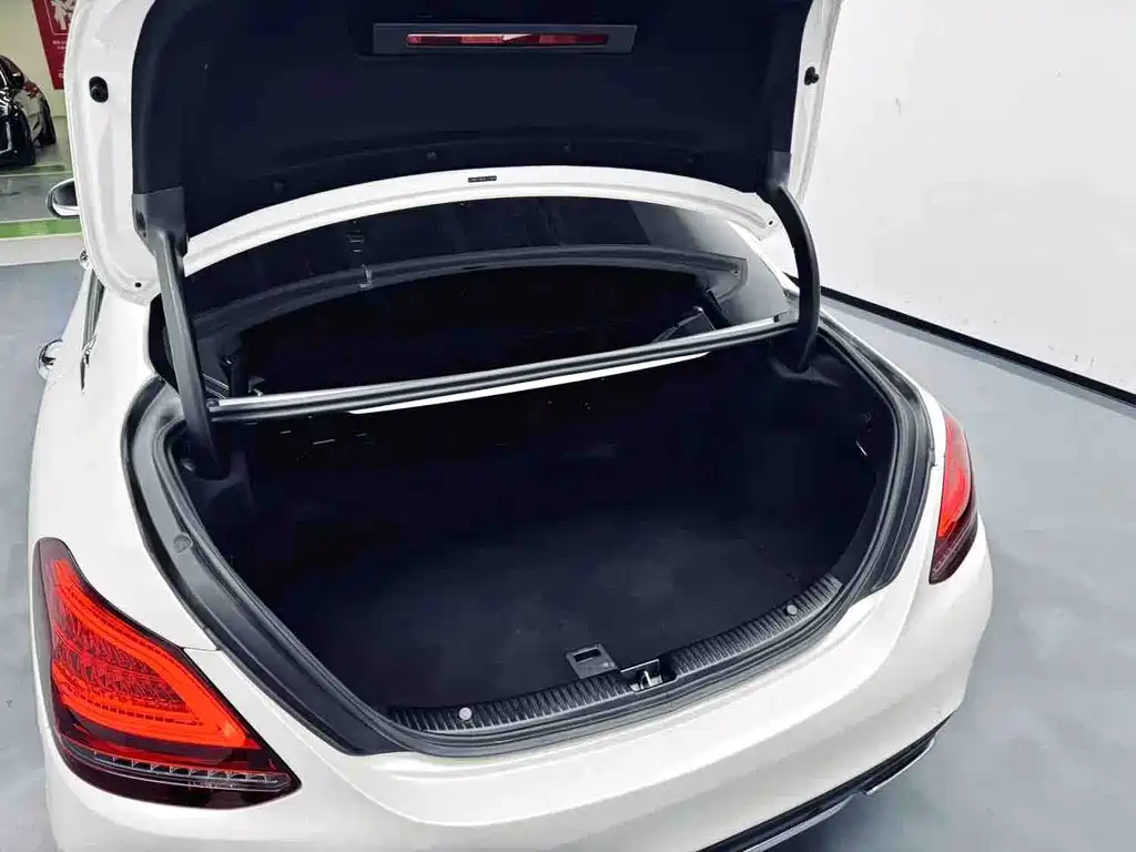 Mercedes-Benz C-Class 2019 — фото 16