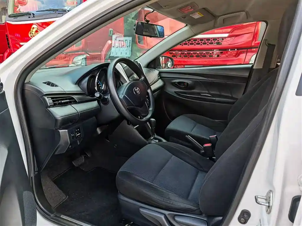 Toyota Yaris L 2018 — фото 24