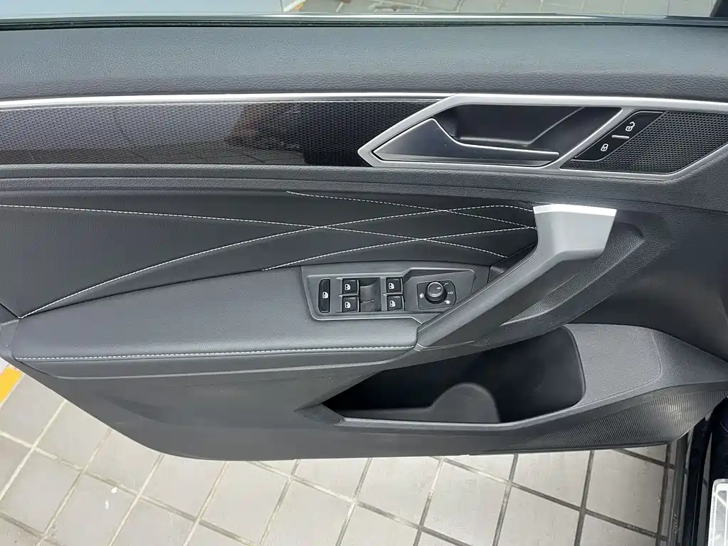 Volkswagen Tiguan L 2023 — фото 16