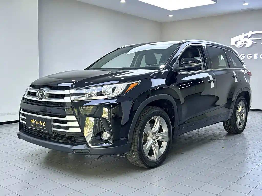 Toyota Highlander 2021 — фото 1