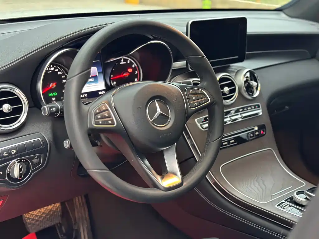 Mercedes-Benz GLC 2017 — фото 8