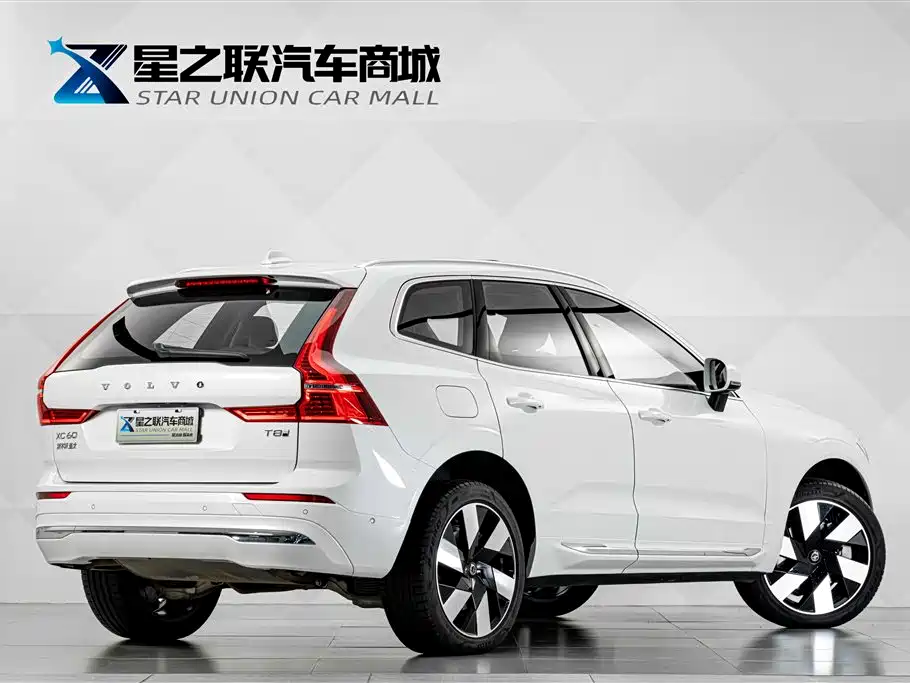 Volvo XC60 Plug-In Hybrid 2025 — фото 6