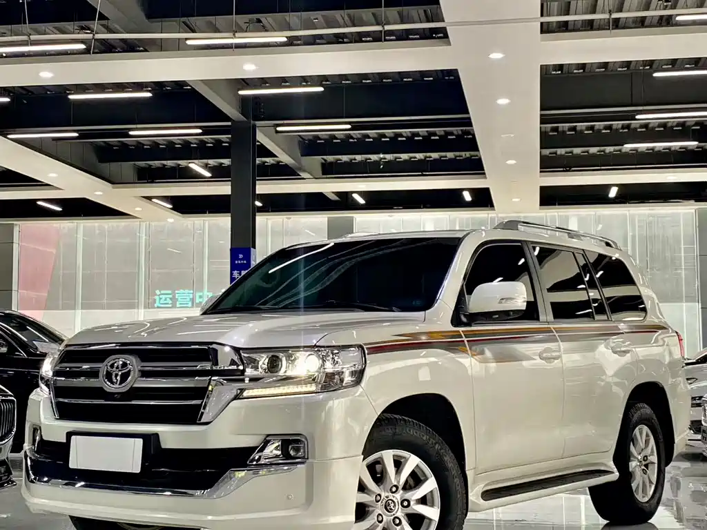 Toyota Land Cruiser 2019 — фото 1