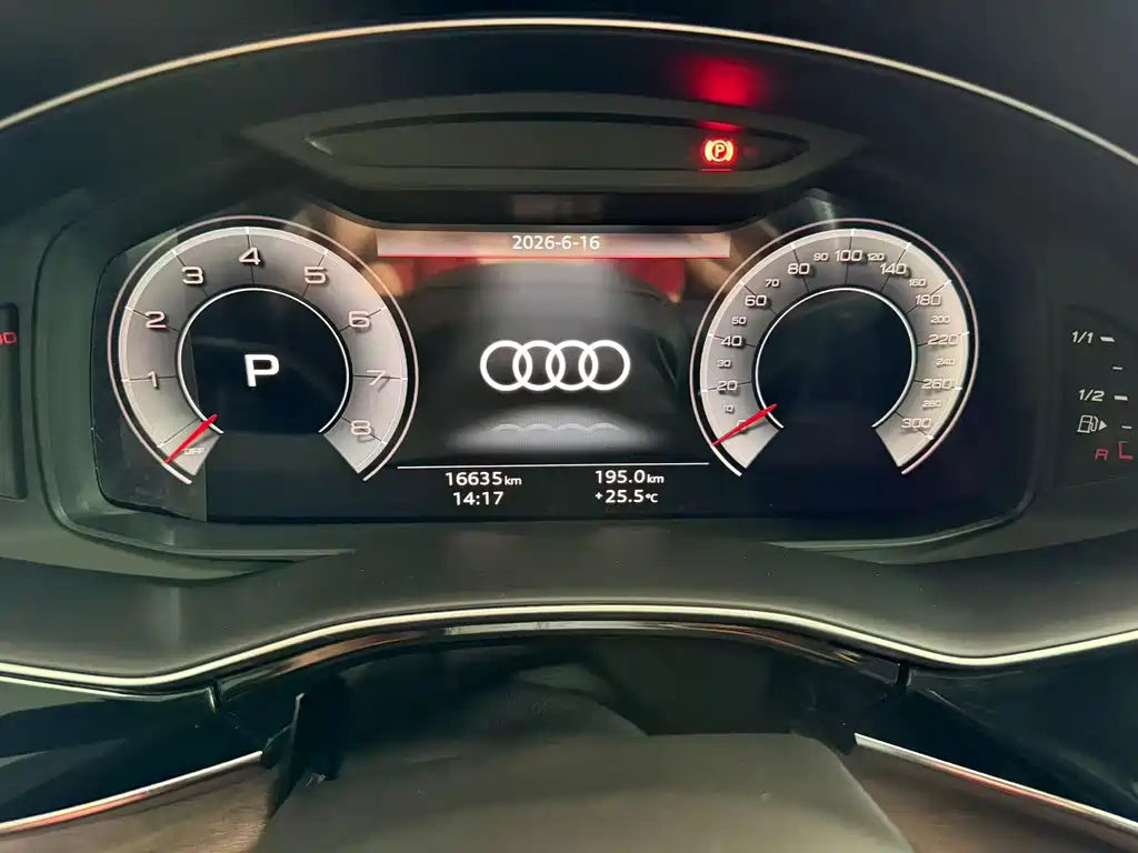 Audi Q7 2024 — фото 10