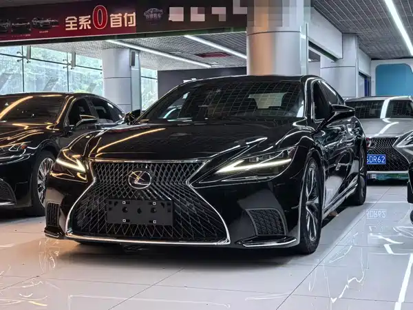 Lexus LS 2021
