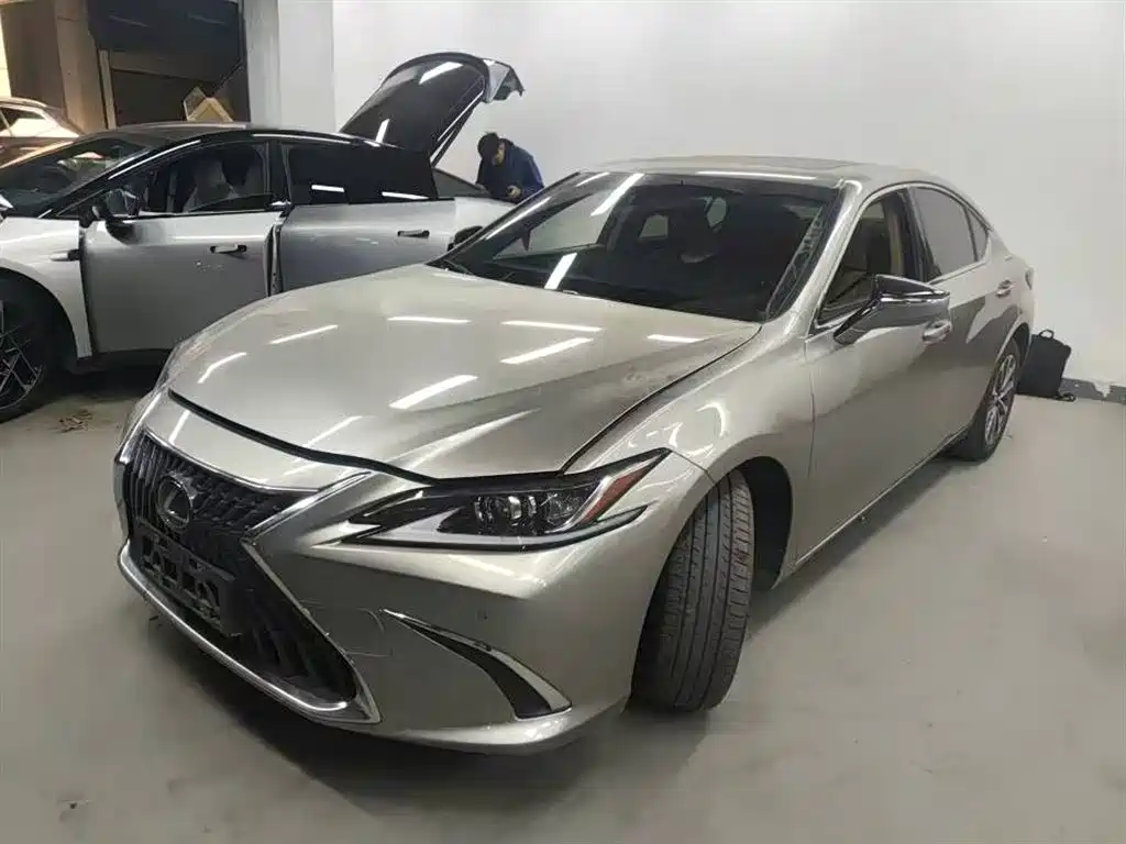 Lexus ES 2024 — фото 1