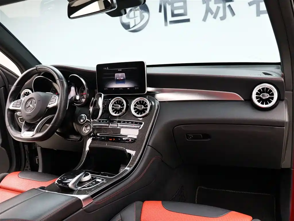 Mercedes-Benz GLC AMG 2021 — фото 22