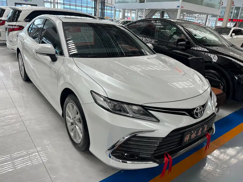 Toyota Camry 2023 — фото 3
