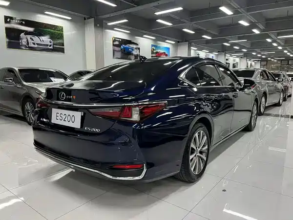 Lexus ES 2021