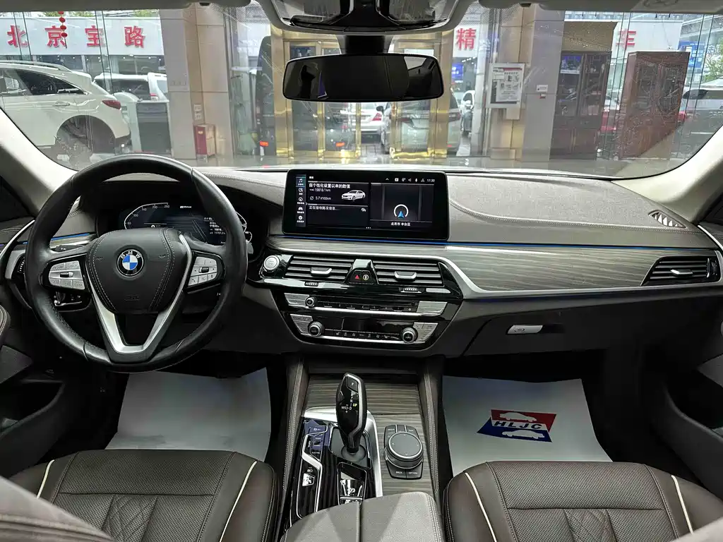 BMW 5 Series New Energy 2021 — фото 10