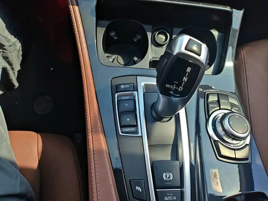 BMW 5 Series 2014 — фото 14