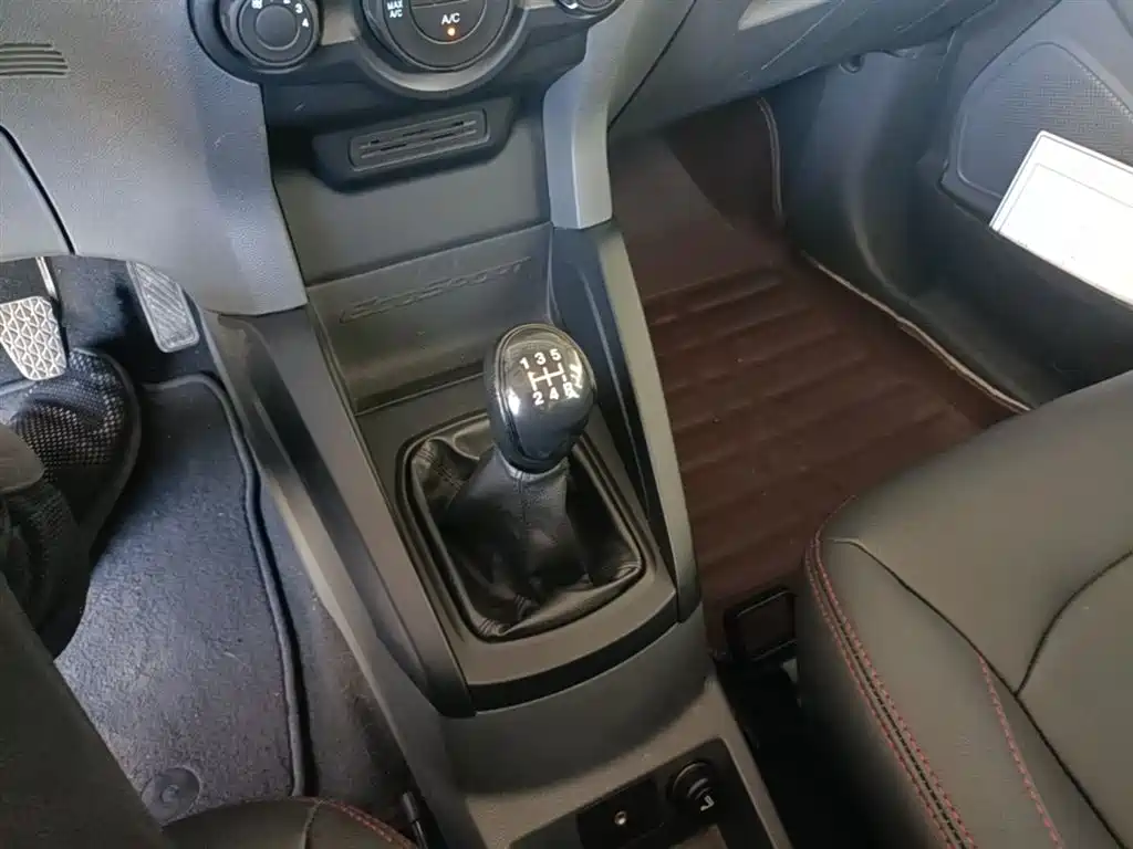 Ford Ecosport 2017 — фото 13