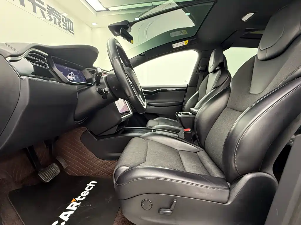 Tesla Model X 2018 — фото 9