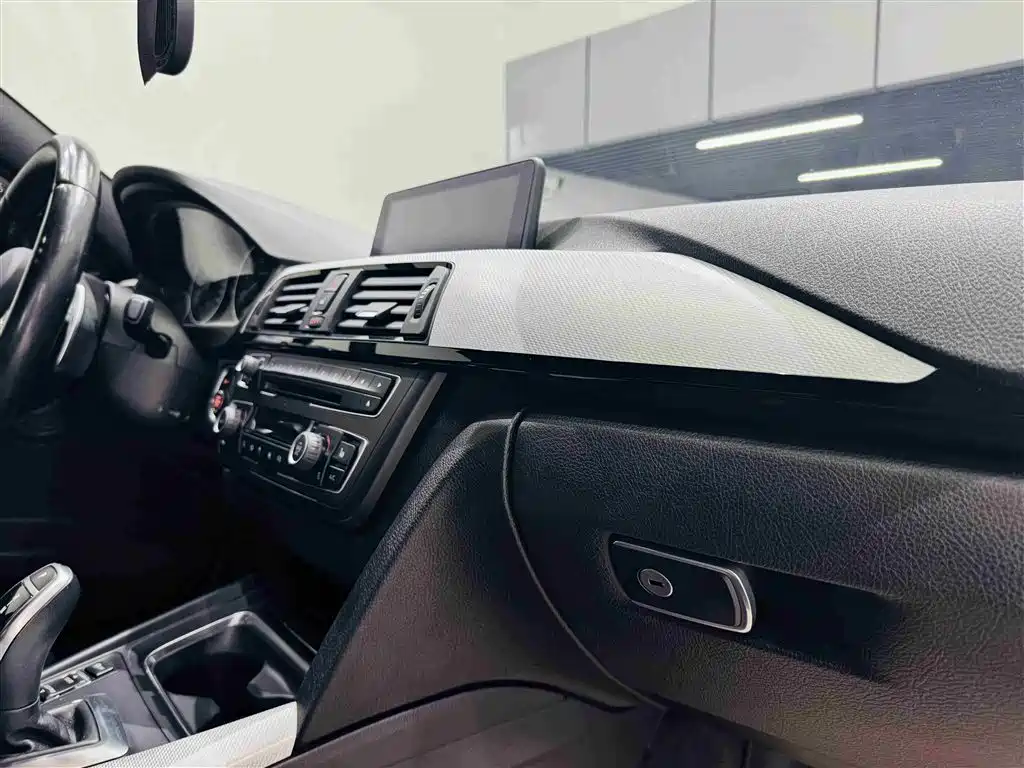 BMW 3 Series 2015 — фото 28