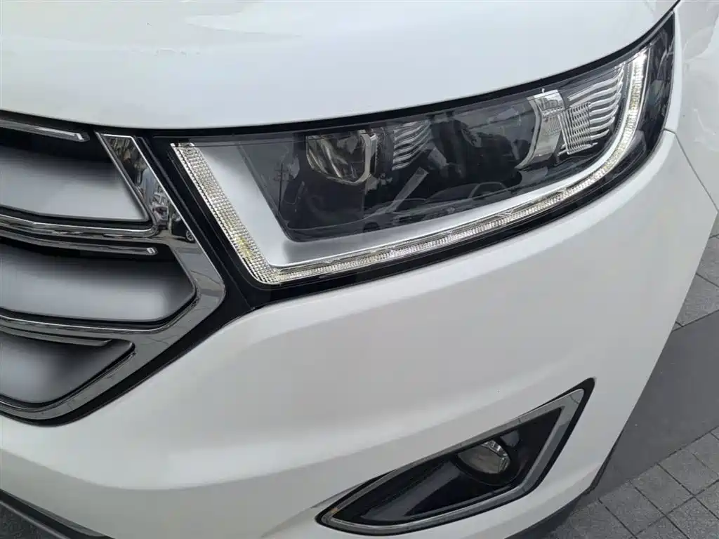 Ford Edge 2016 — фото 24