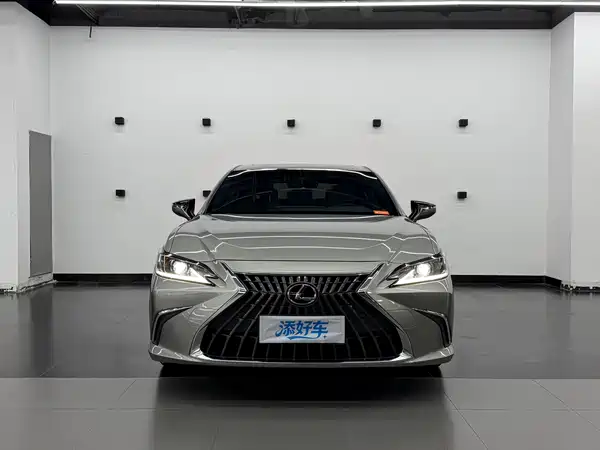 Lexus ES 2024