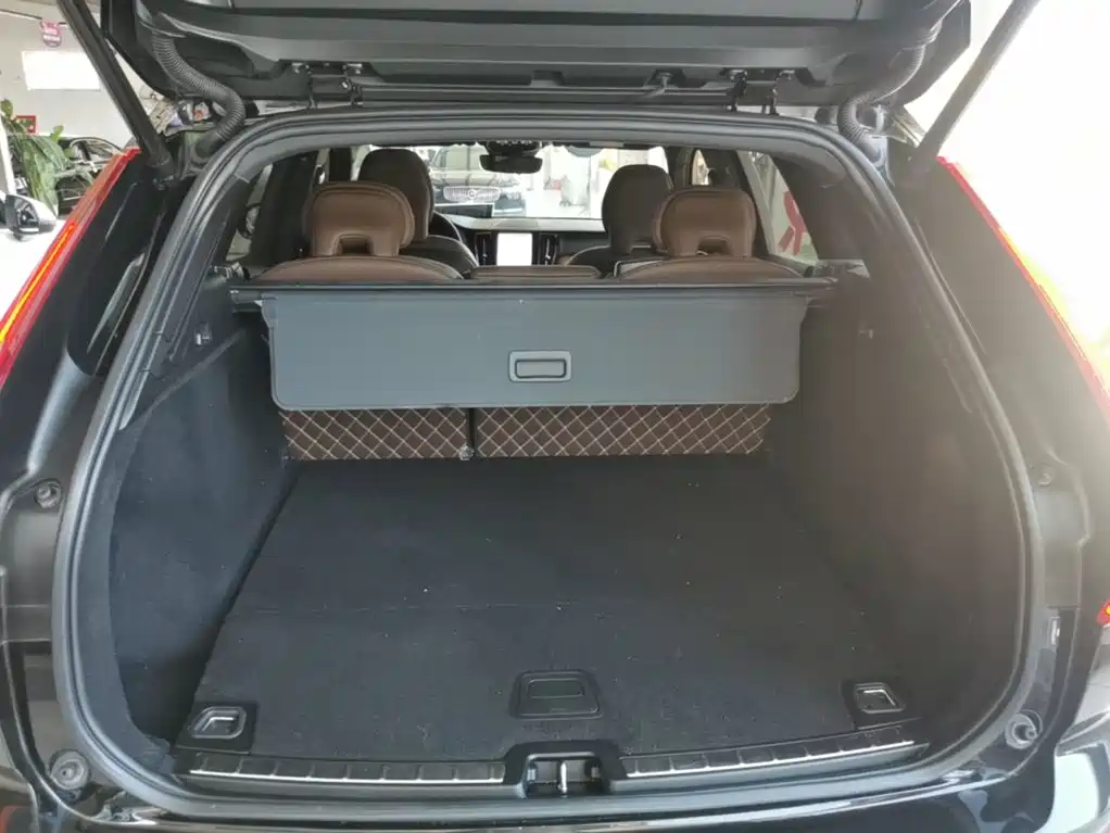 Volvo XC60 PHEV 2023 — фото 15