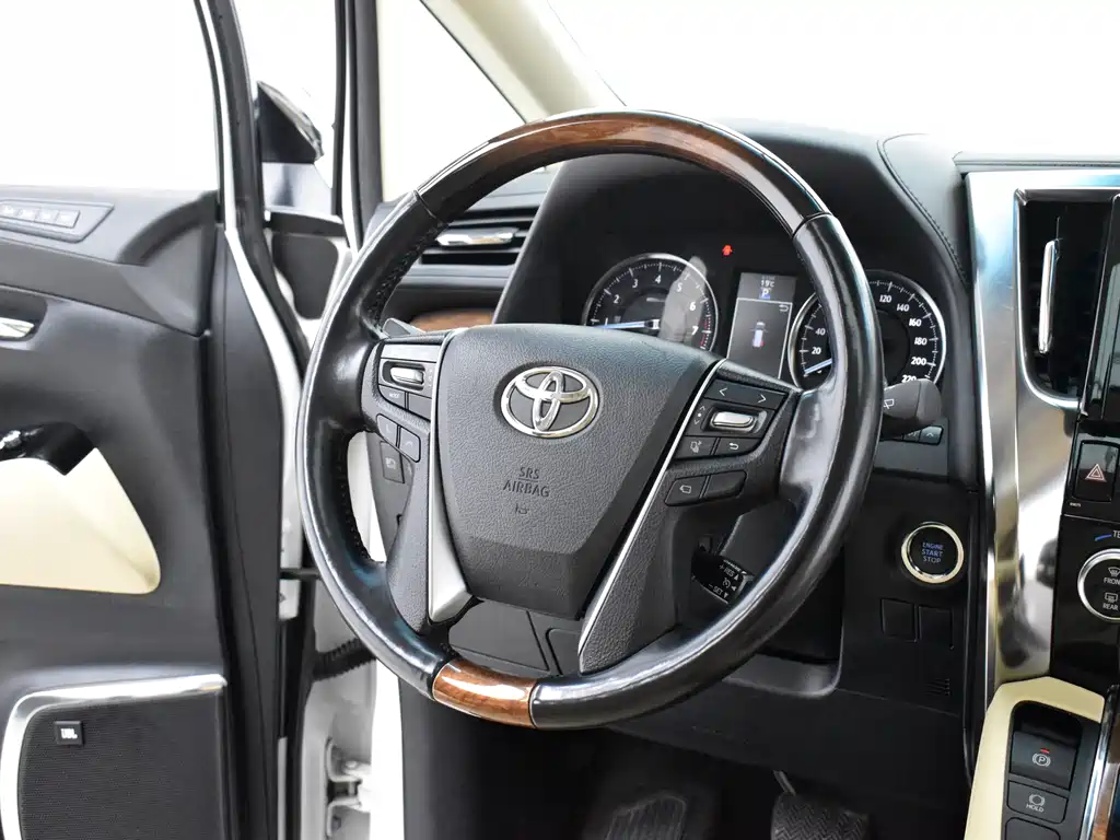 Toyota Alphard 2017 — фото 9