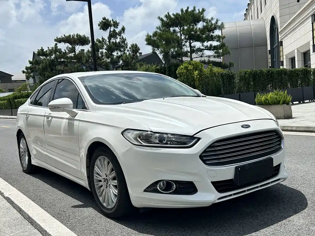 Ford Mondeo 2014 — фото 3