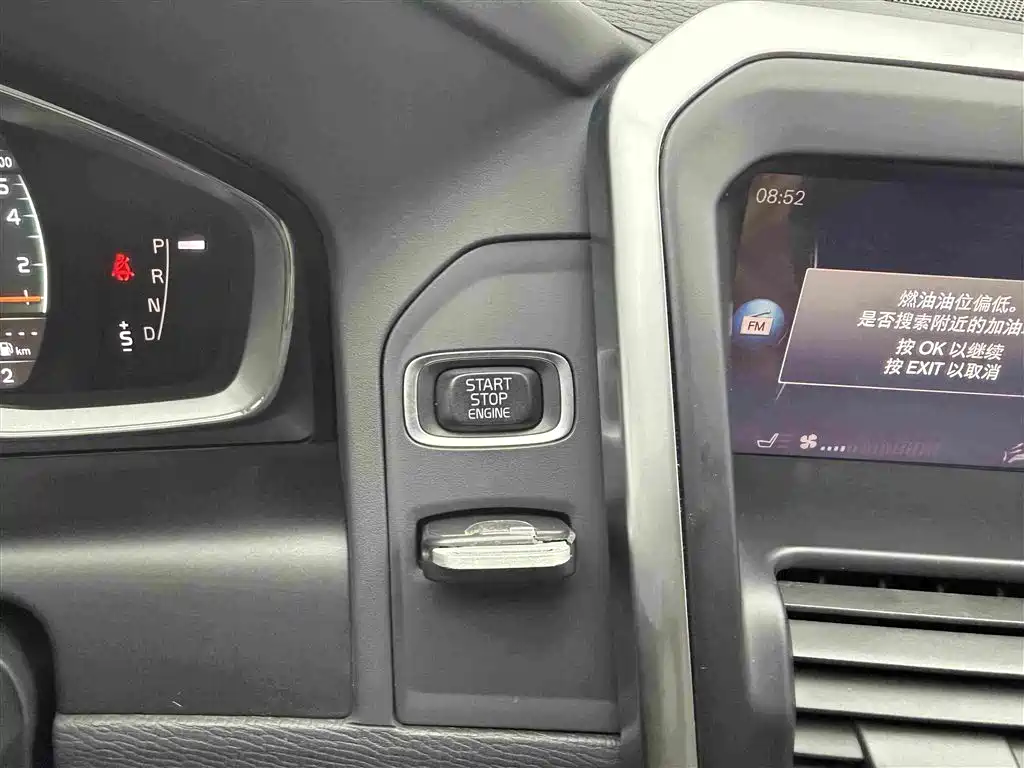 Volvo XC60 2017 — фото 16
