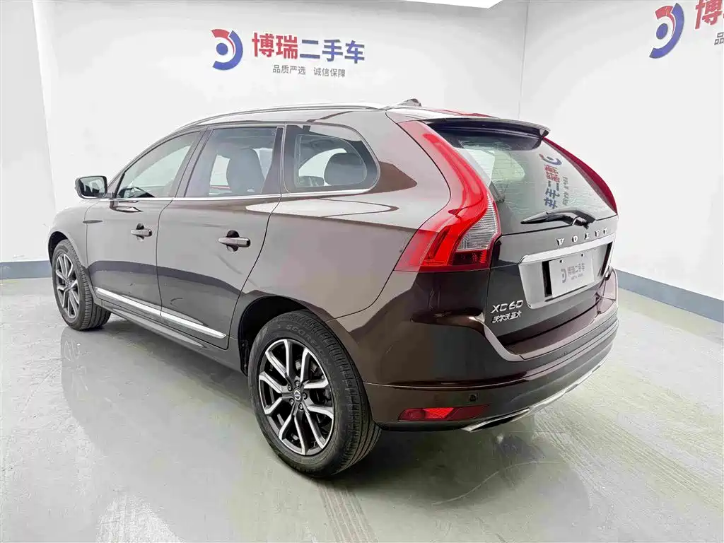 Volvo XC60 2017 — фото 30