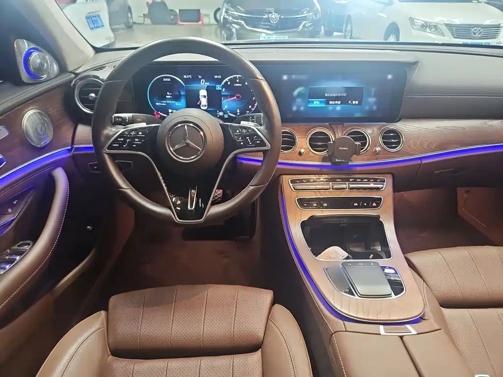 Mercedes-Benz E-Class 2022 — фото 11