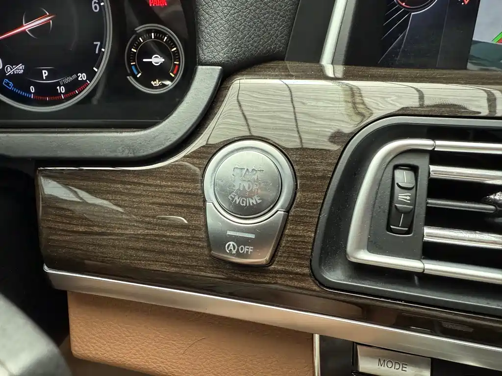 BMW 7 Series 2015 — фото 9