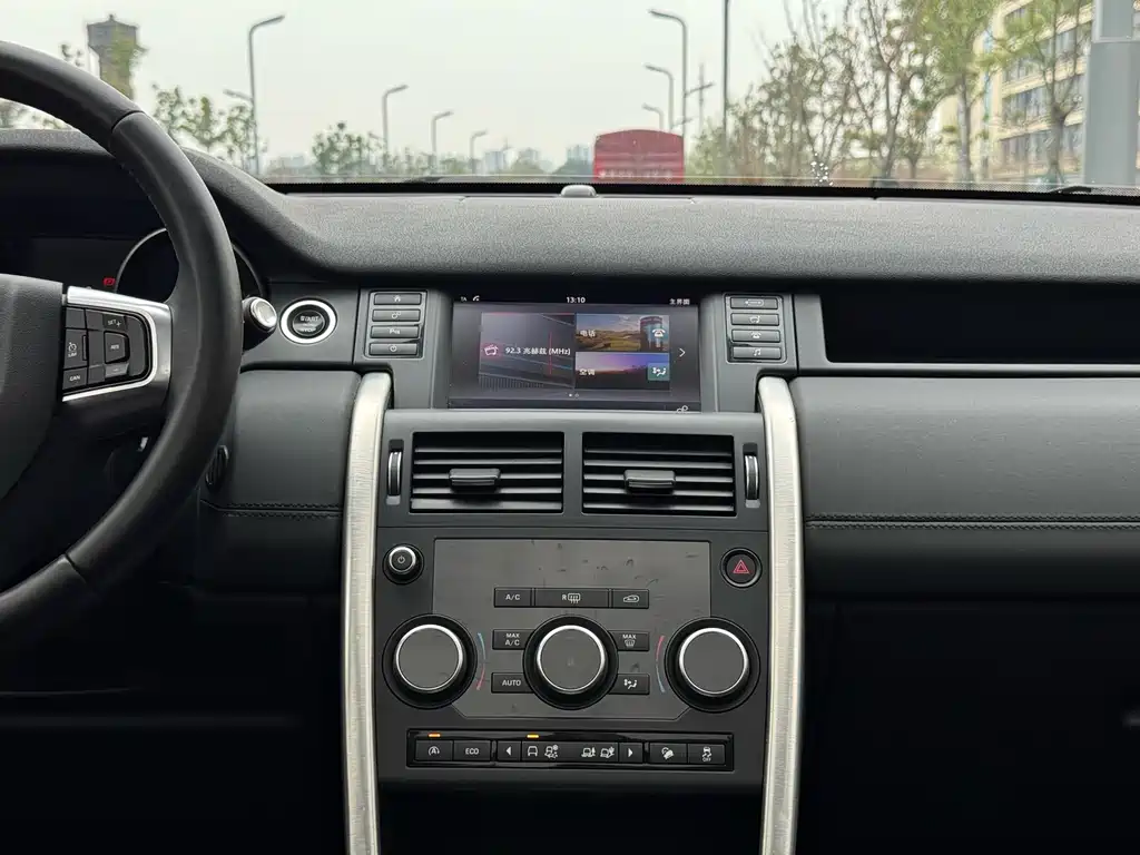 Land Rover Discovery Sport 2017 — фото 7