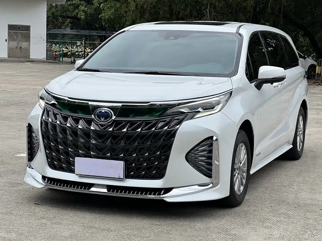Toyota Sienna 2022 — фото 1
